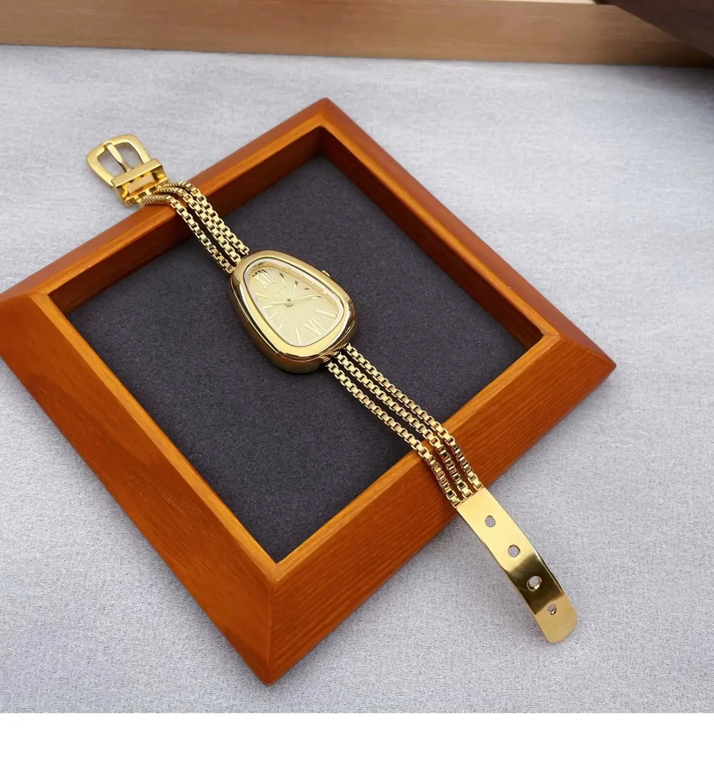 Elegant Personality Trend Women’s Watch