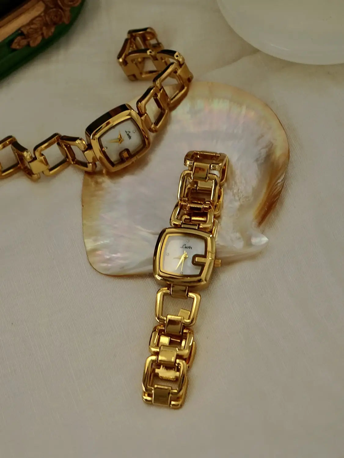 Women’s Elegant High-End Luxury Quartz Watch Stainless Steel Band Rhinestone & Mother Of Pearl Dial