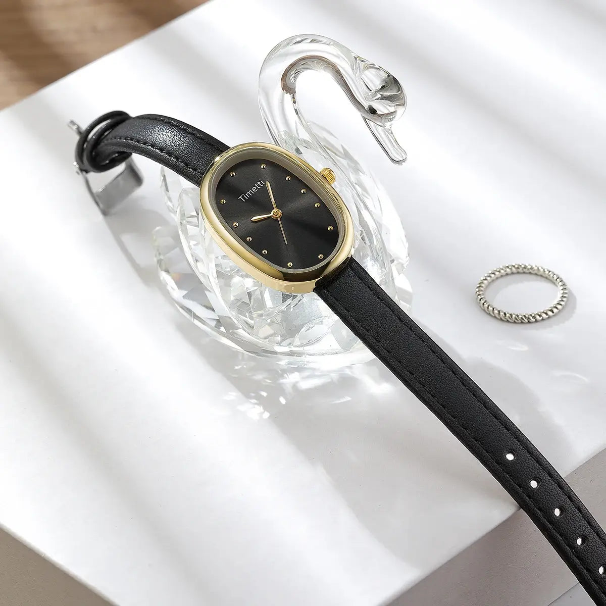 Women’s Literary Belt Casual Retro Small Square Quartz Watch