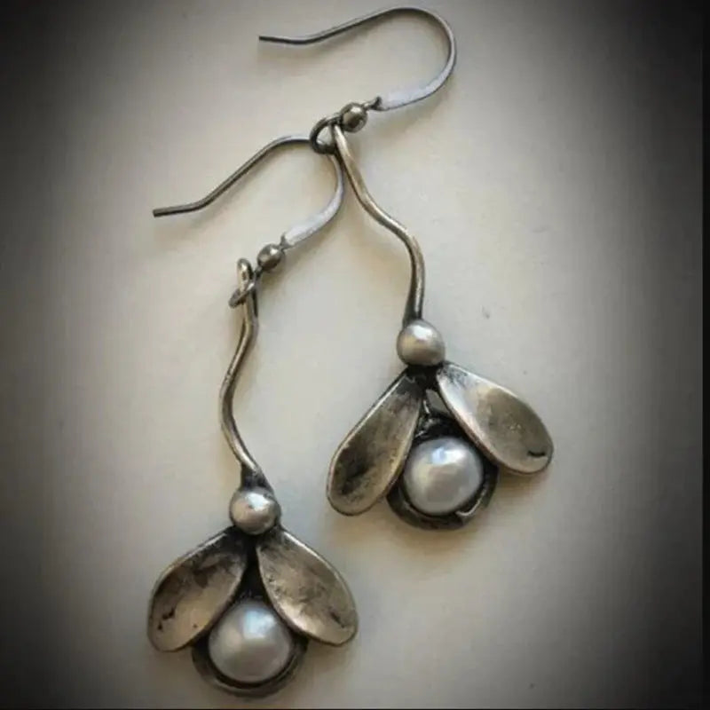 Cross-border Retro Petals Pearl-studded Earrings - Norellé