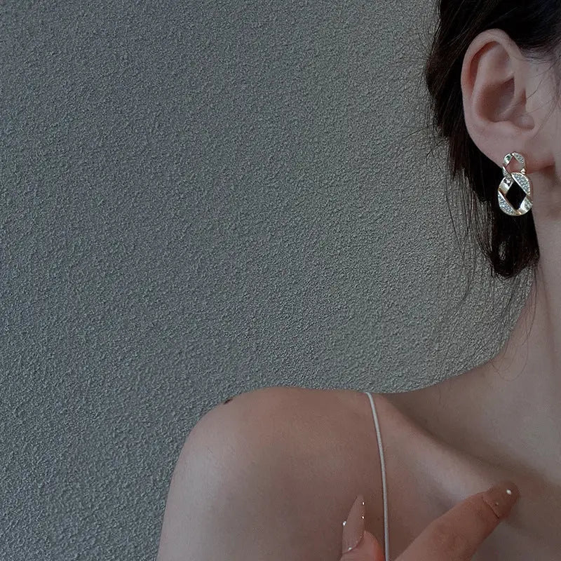 Retro Minority Design Sense Simple Personality Diamond Micro-inlaid Female Ear Rings - Norellé