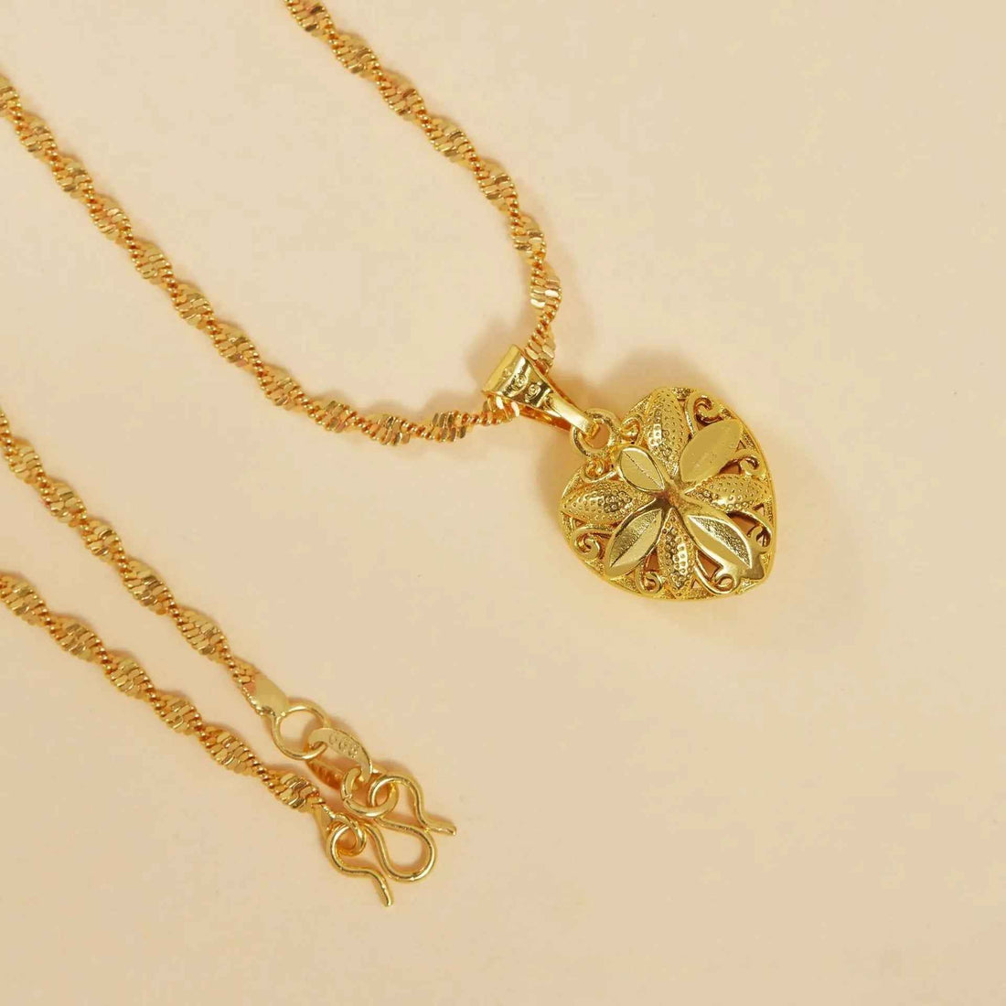 Heart-shaped Necklace Ethnic Style Hollow Chicken Hearts Gold Plated - Norellé