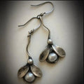Cross-border Retro Petals Pearl-studded Earrings - Norellé