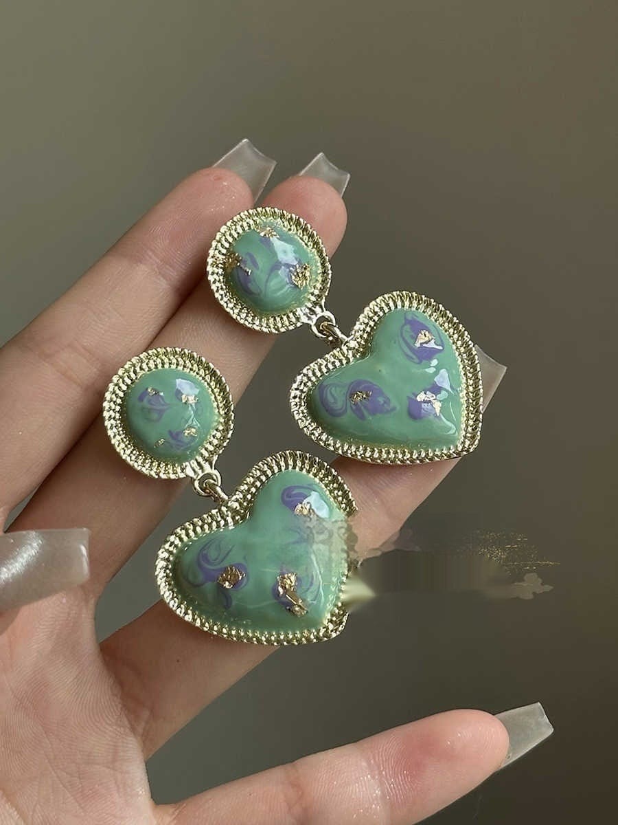 Romantic Exquisite French Retro Green Heart Stud Earrings - Norellé
