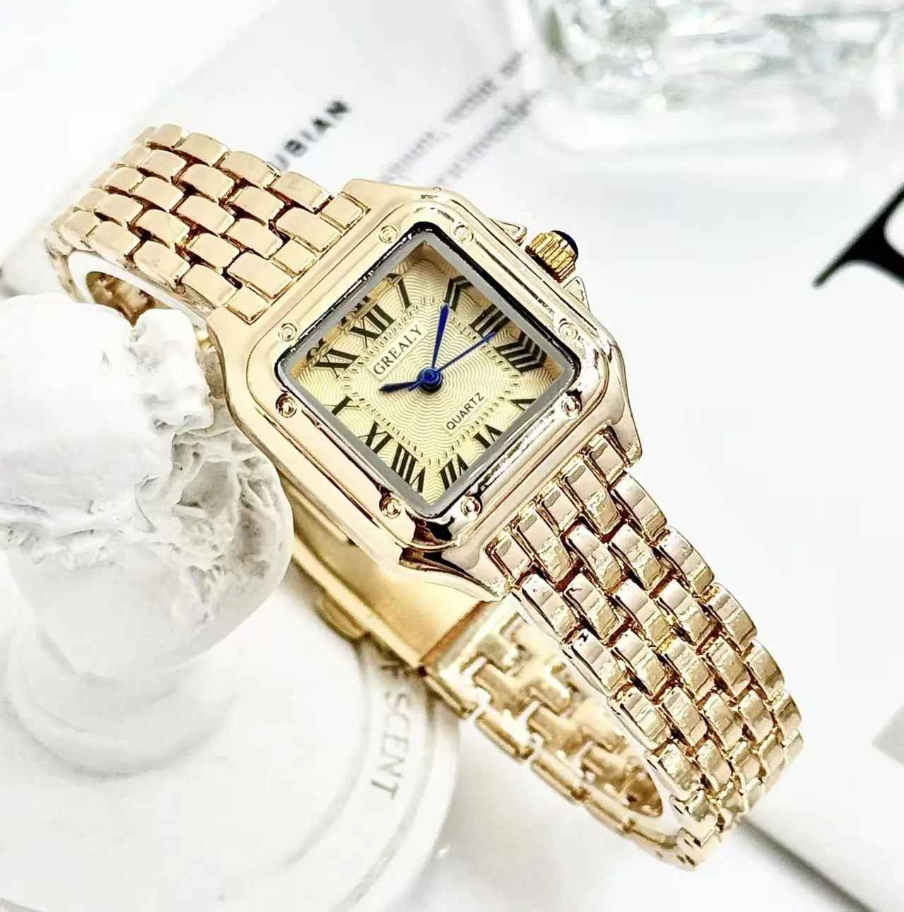 Classic Retro Square Waterproof Women's Diamond-embedded Watch - Norellé