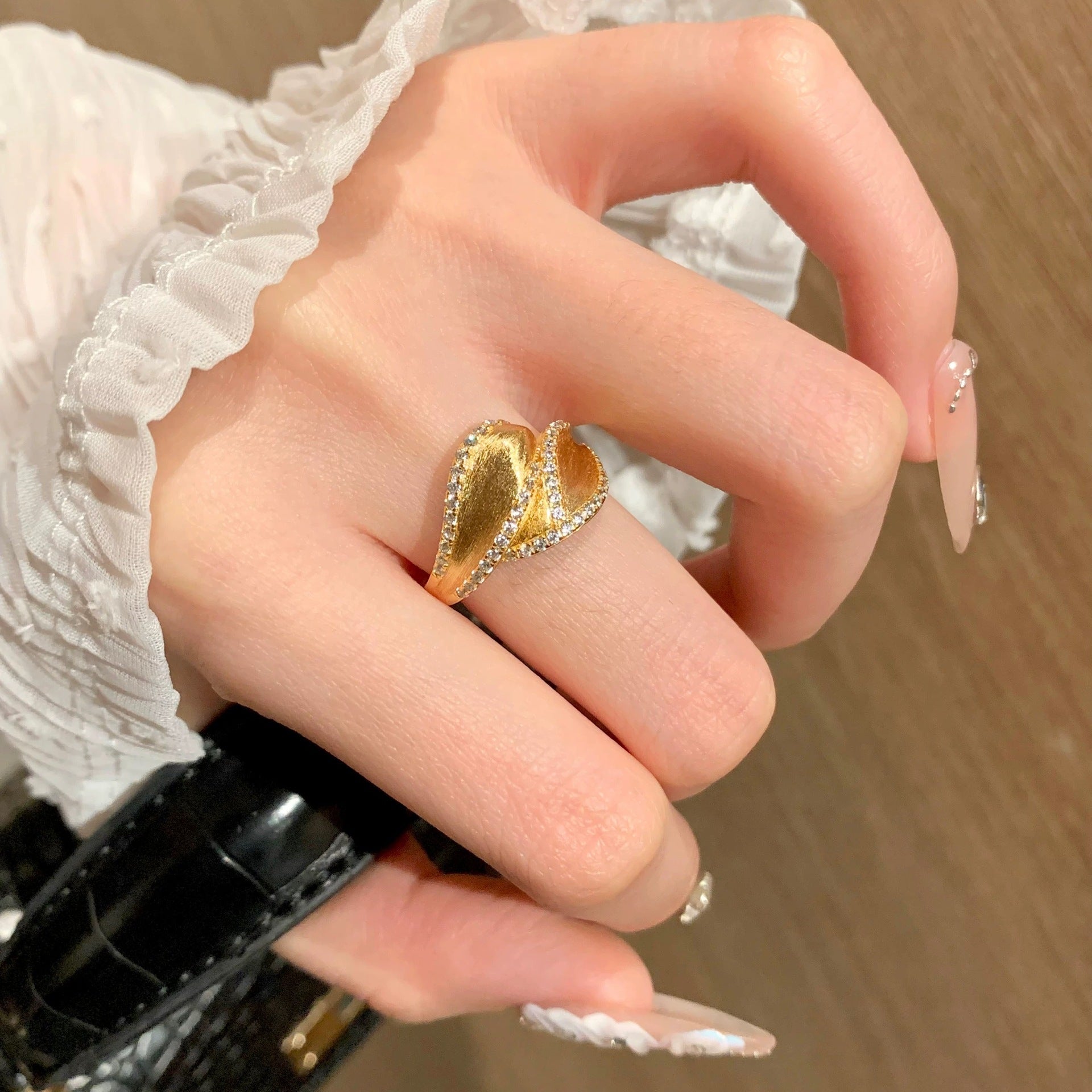 Antique Brushed Leaves Spot Drill Flashing Ring - Leaf - electronic accessories