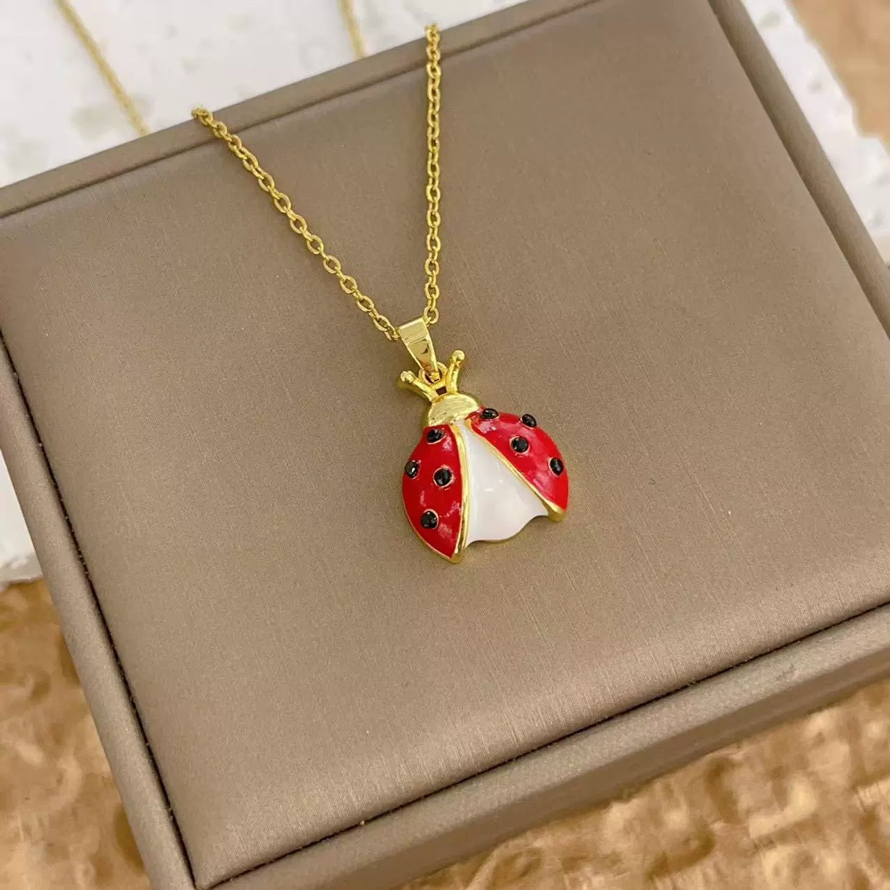 Women's Creative Cartoon Beetle Necklace Ladybug Pendant Jewelry Niche Temperament Versatile Clavicle Chain - Norellé