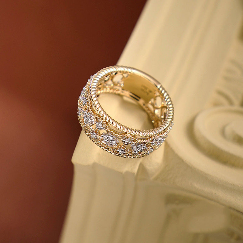 Carved Gold Vintage Court Style Hollow Pattern Ring - Norellé