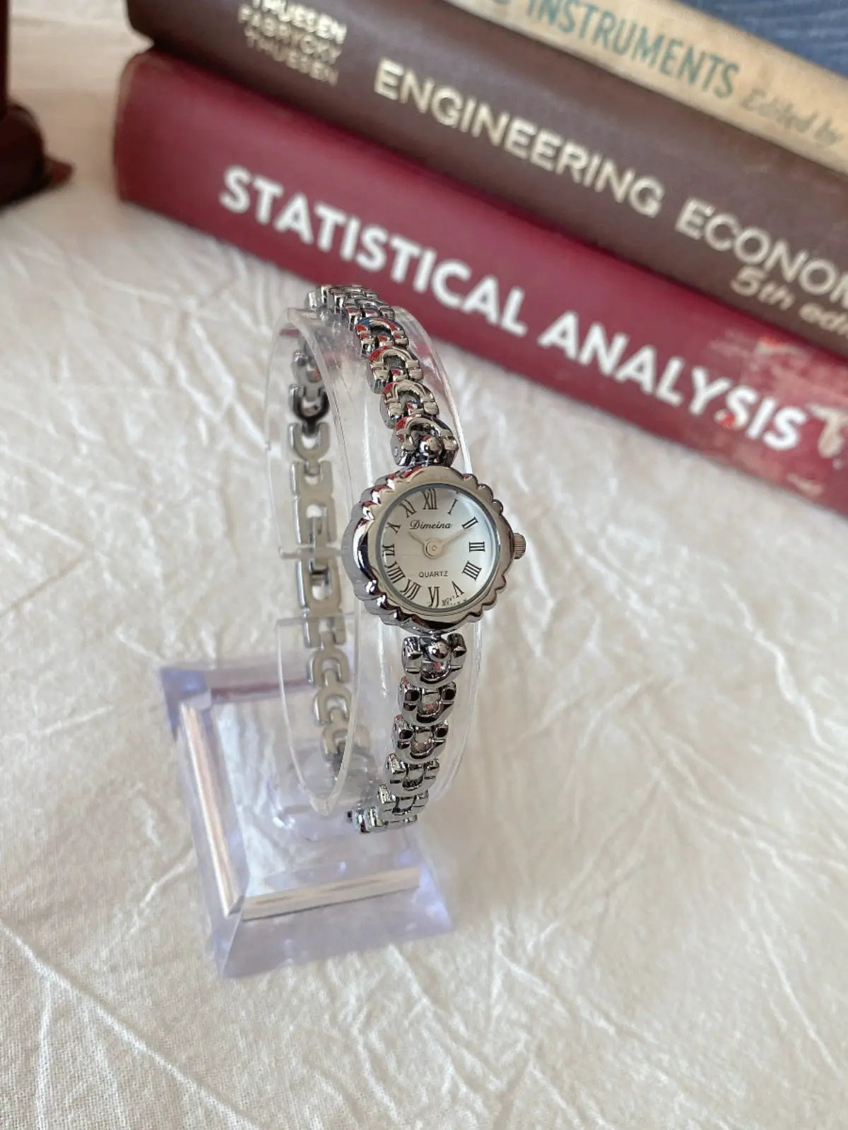 Casual Retro Bracelet Quartz Women's Watch - Norellé