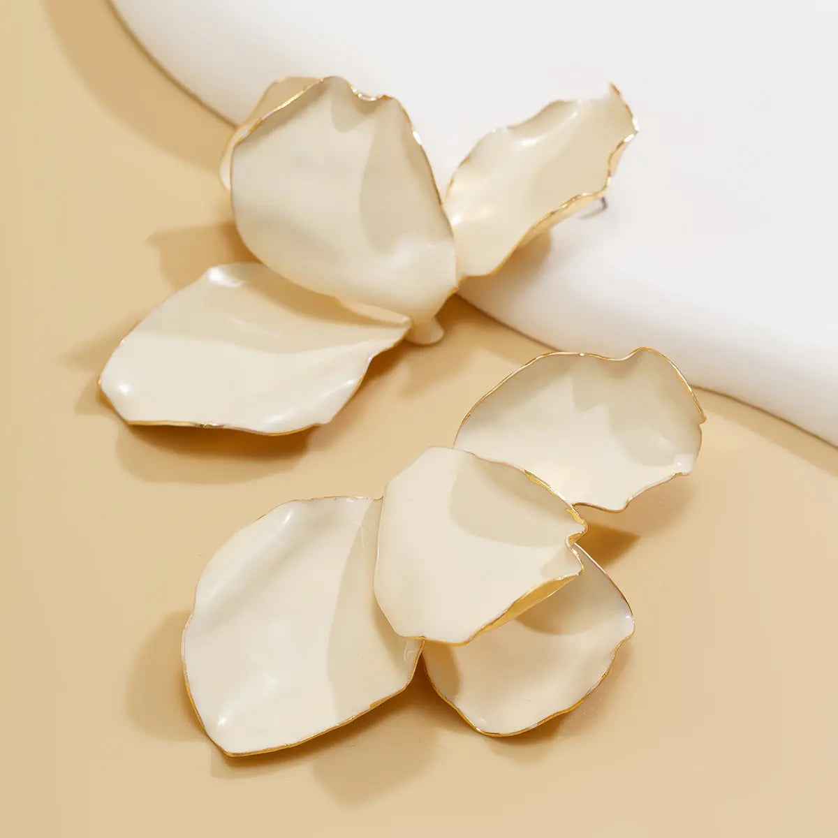 Gradient Petals Dripping Oil Exaggerated Earrings - Norellé