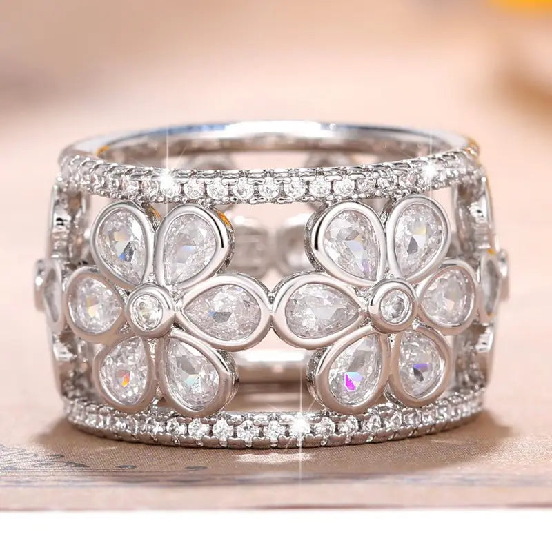 Light Luxury HollowRing Flower