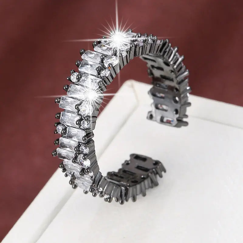 Simple Women's Geometric Zircon Ring - Norellé