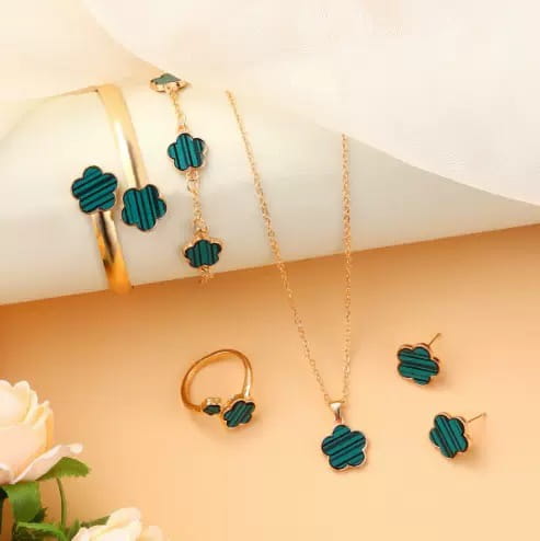 Five Petal Flower 5-piece Necklace Brace Lace Bracelet Stud Earrings Ring