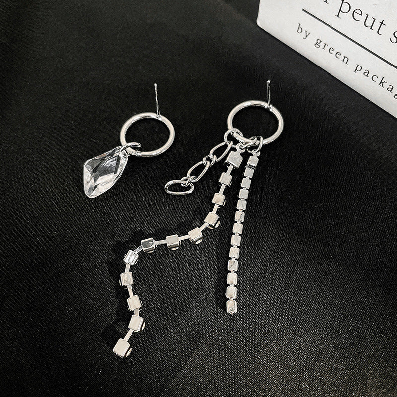 Simple Retro Asymmetric Tassel Shiny Diamond Ear Studs - Norellé