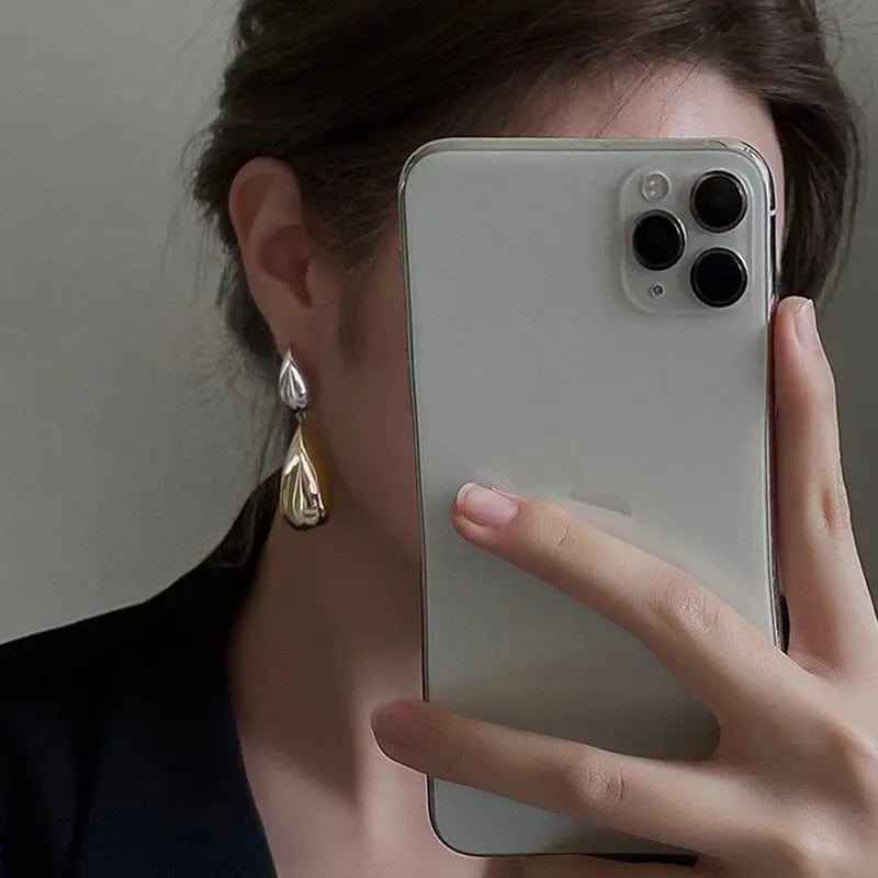 Contrast Color Glossy Water Drop Asymmetric Earrings - Norellé