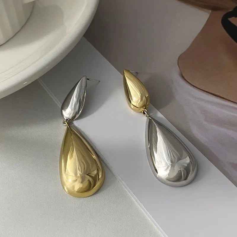 Contrast Color Glossy Water Drop Asymmetric Earrings - Norellé