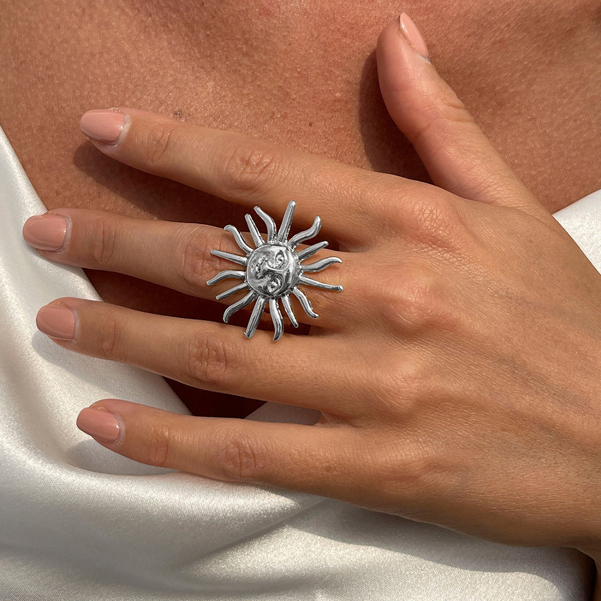 Exaggerated Face Sun Alloy Ring Suit Vacation Beach Geometric Adjustable Ring - Norellé
