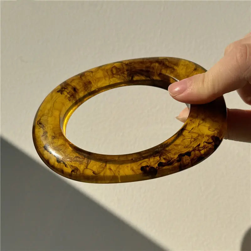 Exaggerated Blooming Irregular Shaped Resin Bracelet - Norellé