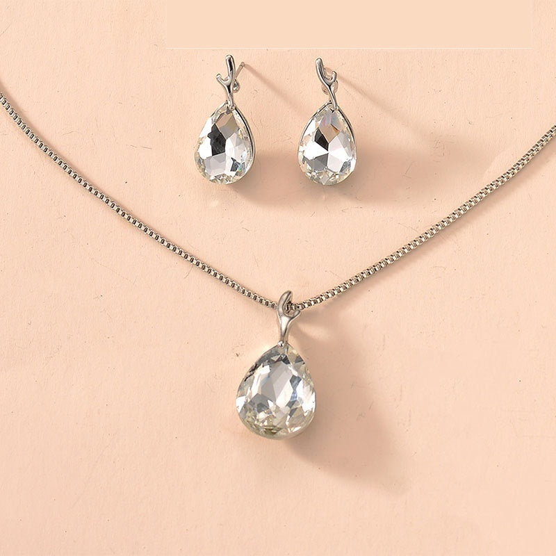 Green Red Drop Shape Necklace And Earrings Suite - Norellé