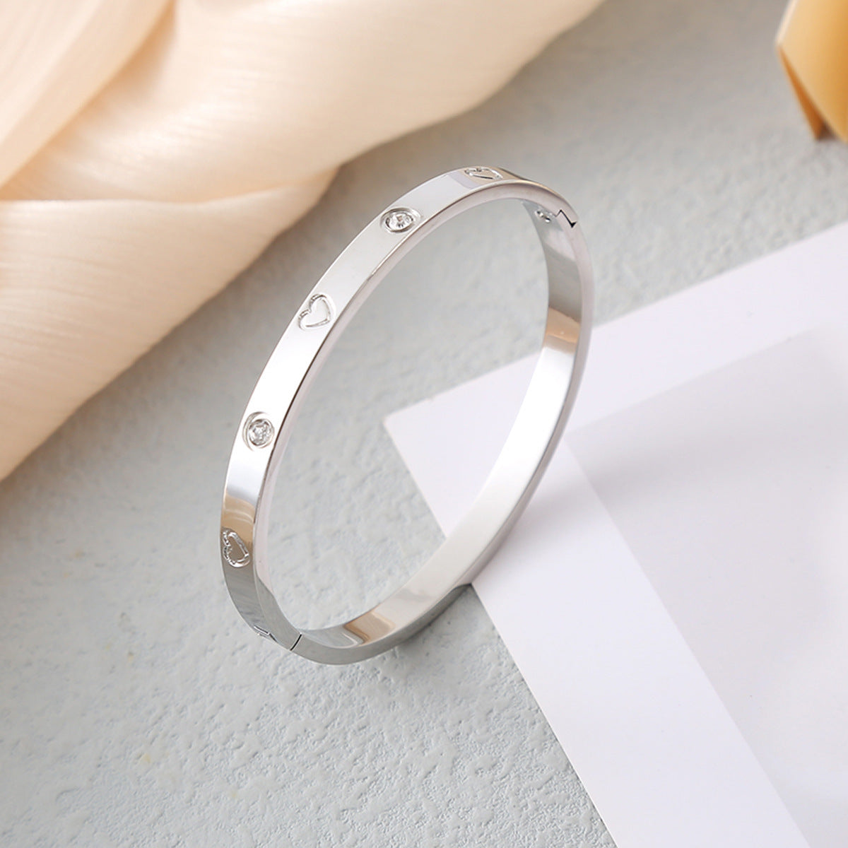 Heart-shaped Accessories Niche Buckle Diamond Stainless Steel Bracelet - Norellé