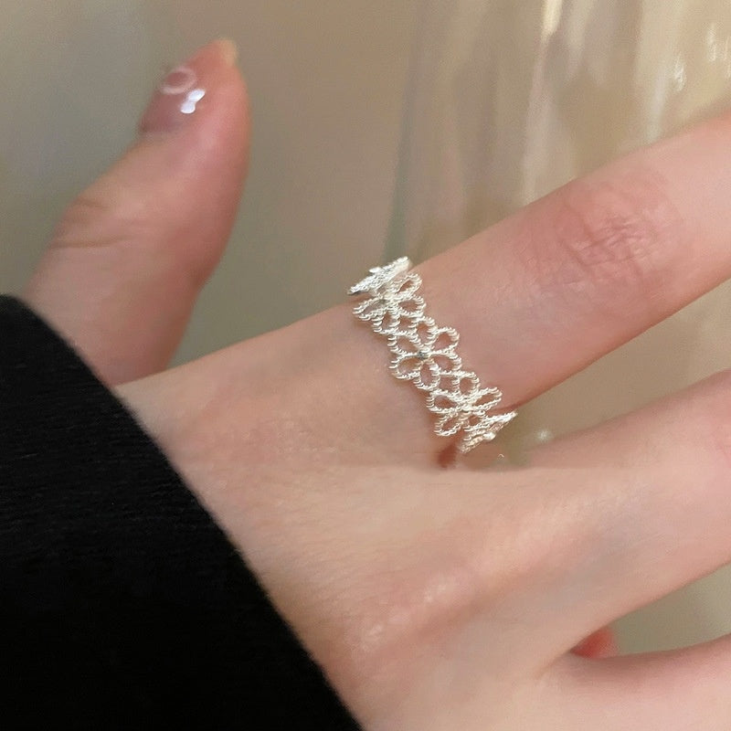 Niche Gentle Hollow Flower Ring - Norellé