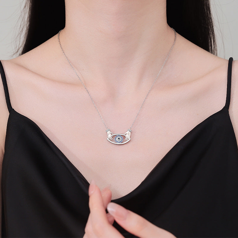 Necklace Women's Fashion Hands Hug Pendant - Norellé