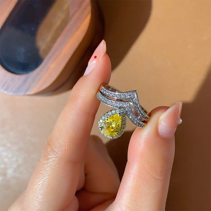 Ring Full Diamond V Word Fashion Fully-inlaid Yellow Diamond - Norellé