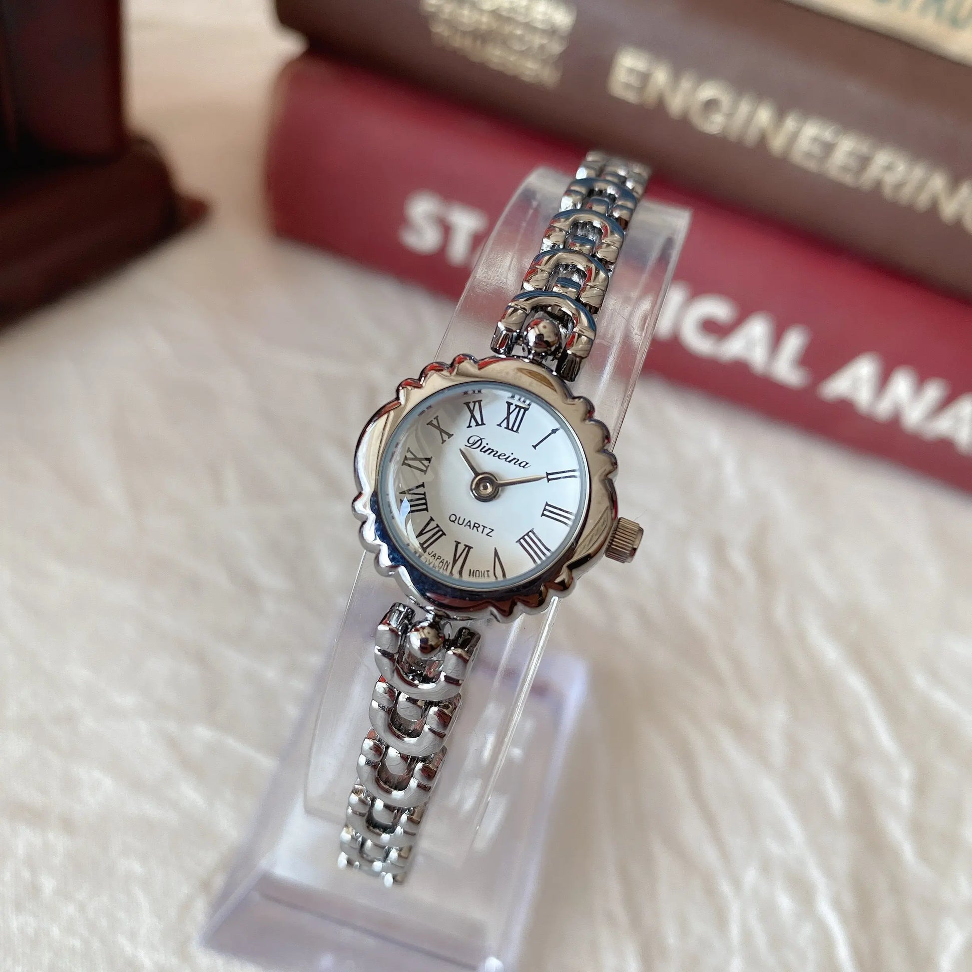 Casual Retro Bracelet Quartz Women's Watch - Norellé