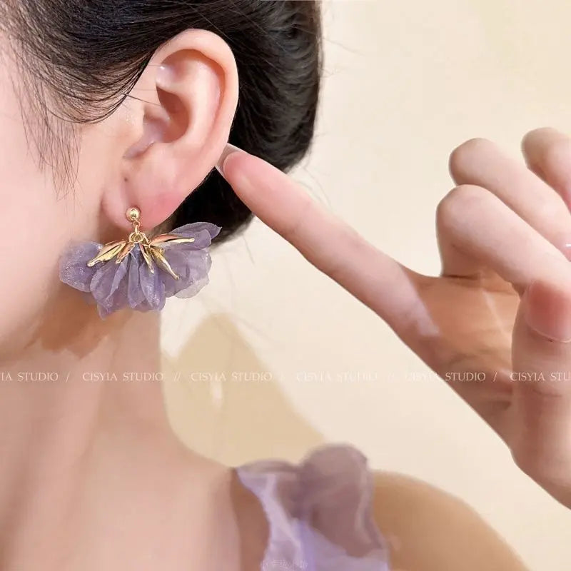 Net Yarn Flowers Earrings - Norellé