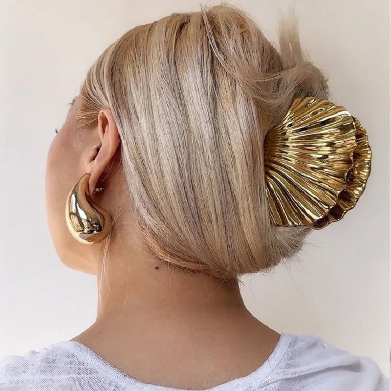 Elegant Women’s Shell Hair Clip