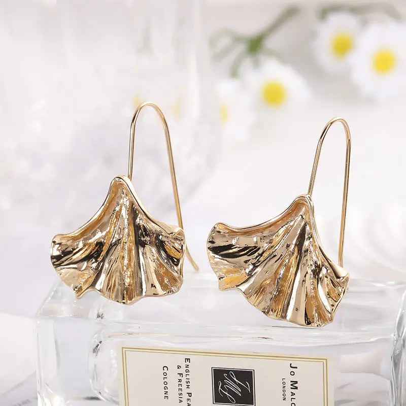 Exaggerated Ginkgo Leaf Golden Metal Alloy Earrings - Gold - electronic accessories