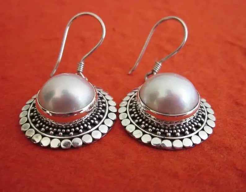 Retro Exaggerated Cat's Eye French Buckle Earrings - Norellé