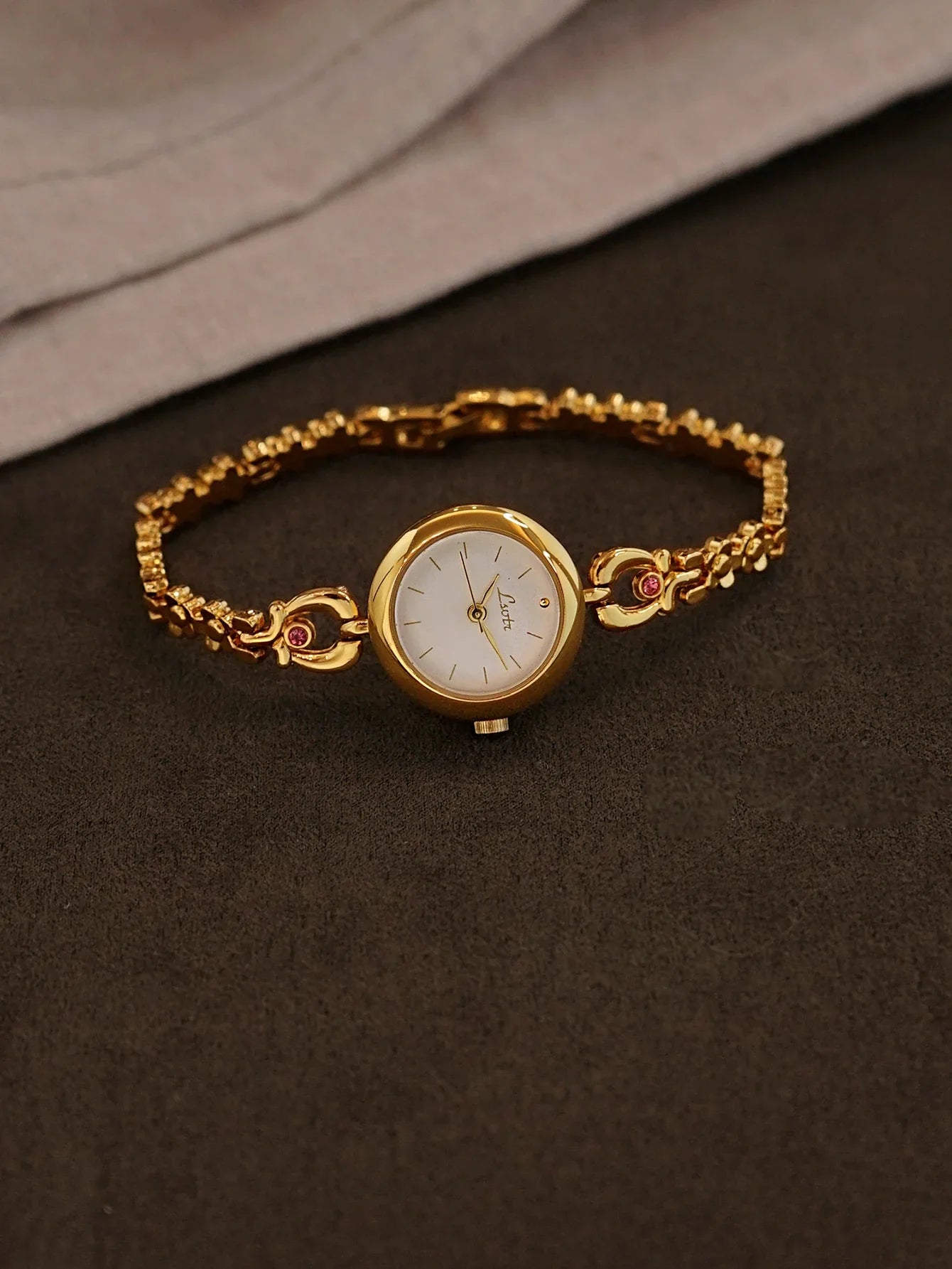 French Retro Gold Small Dial Flower-Shaped Bracelet Women’s Watch