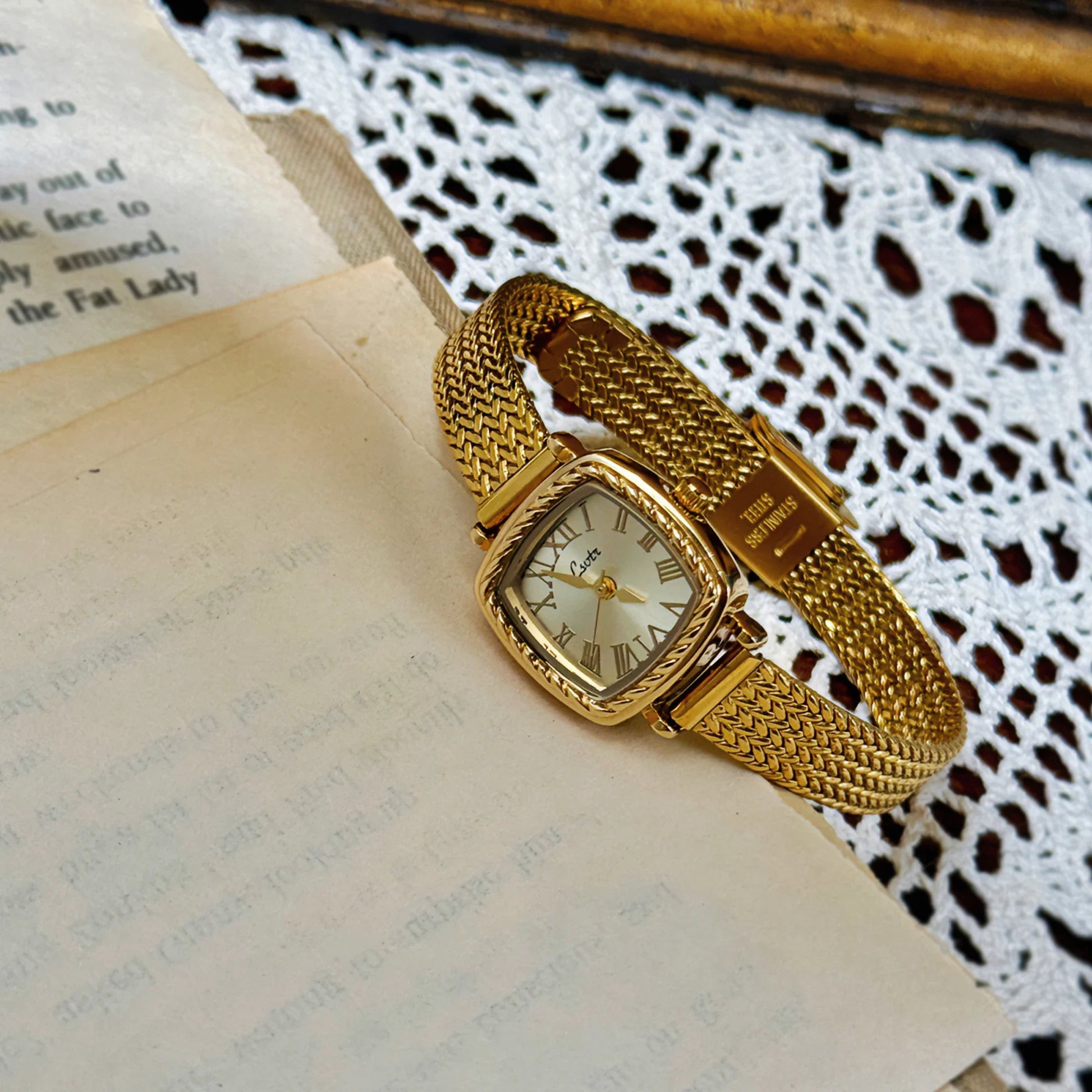 French Vintage Style Gold Dial Quartz Copper Watchband Women’s Wristwatch