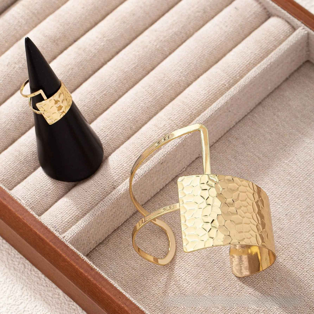 Geometric Lines Hollow Open-end Bracelet - YLCTZ181 - electronic accessories