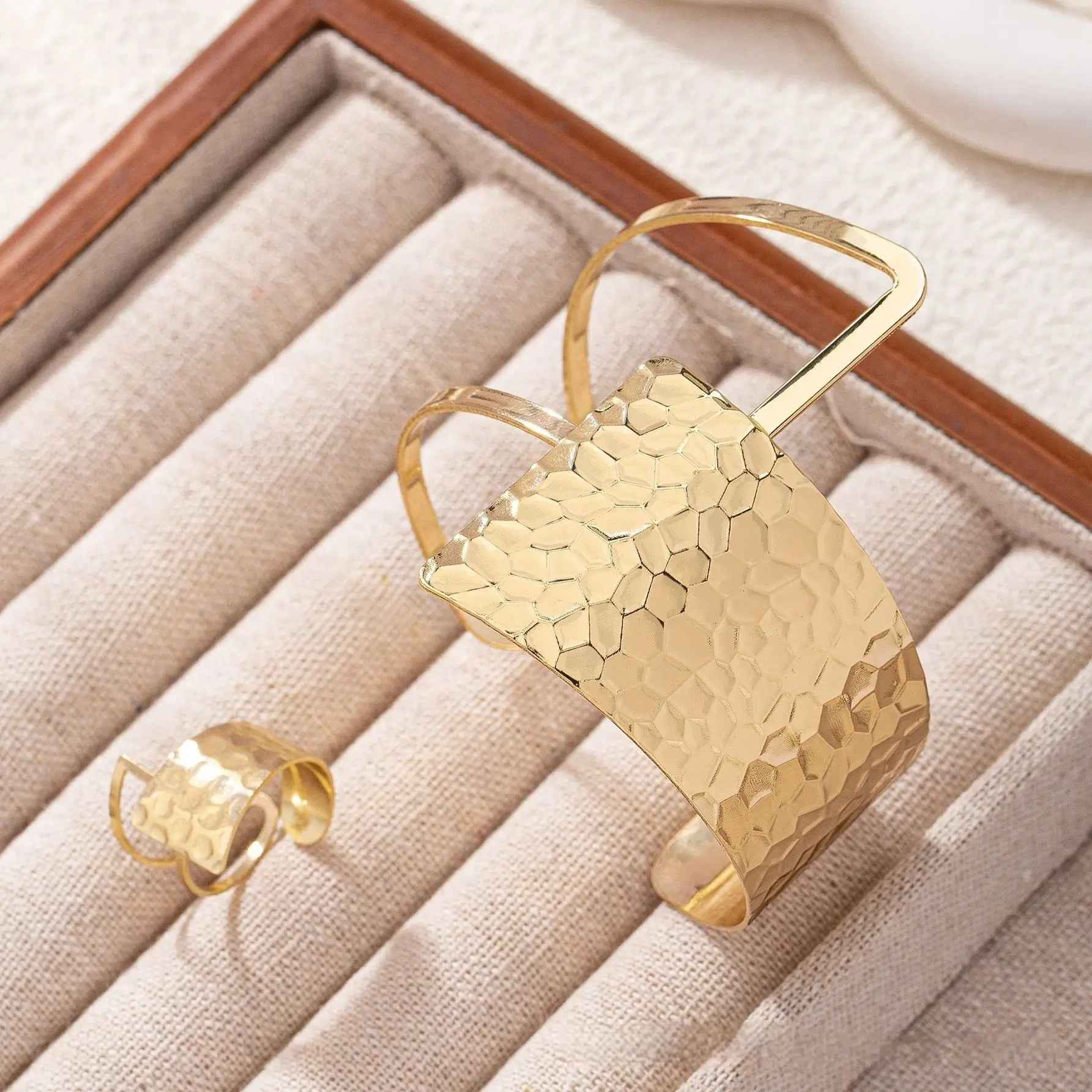 Geometric Lines Hollow Open-end Bracelet - YLCTZ181 - electronic accessories