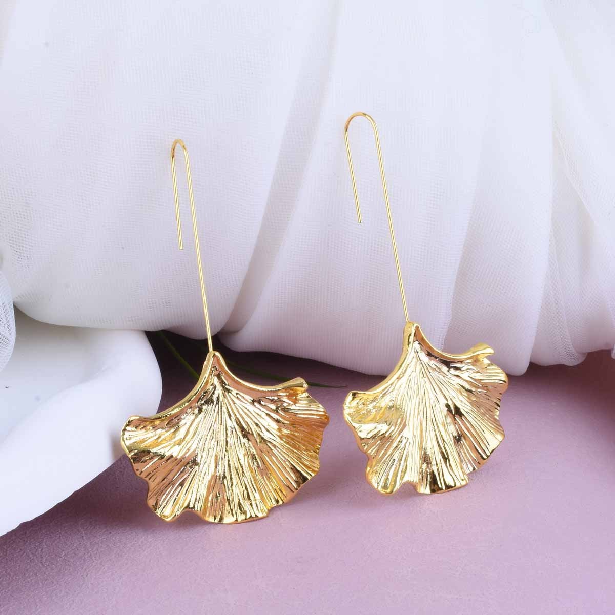 Ginkgo Leaf Alloy Texture Earrings - Gold - electronic accessories