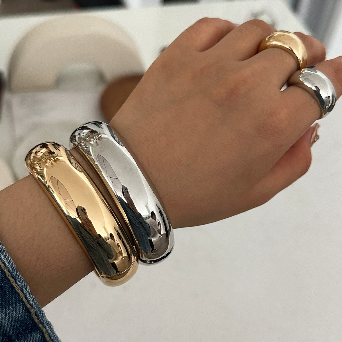Irregular Metal Wide Curved Glossy Spring Bracelet - electronic accessories