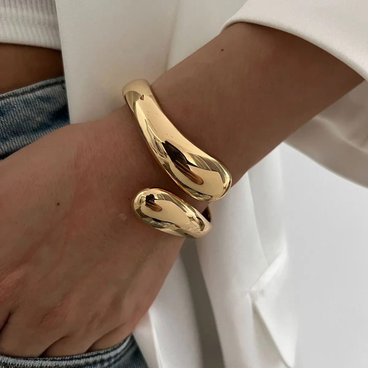 Irregular Water Drop Metal Wide Spring Bangles - 2427 Gold