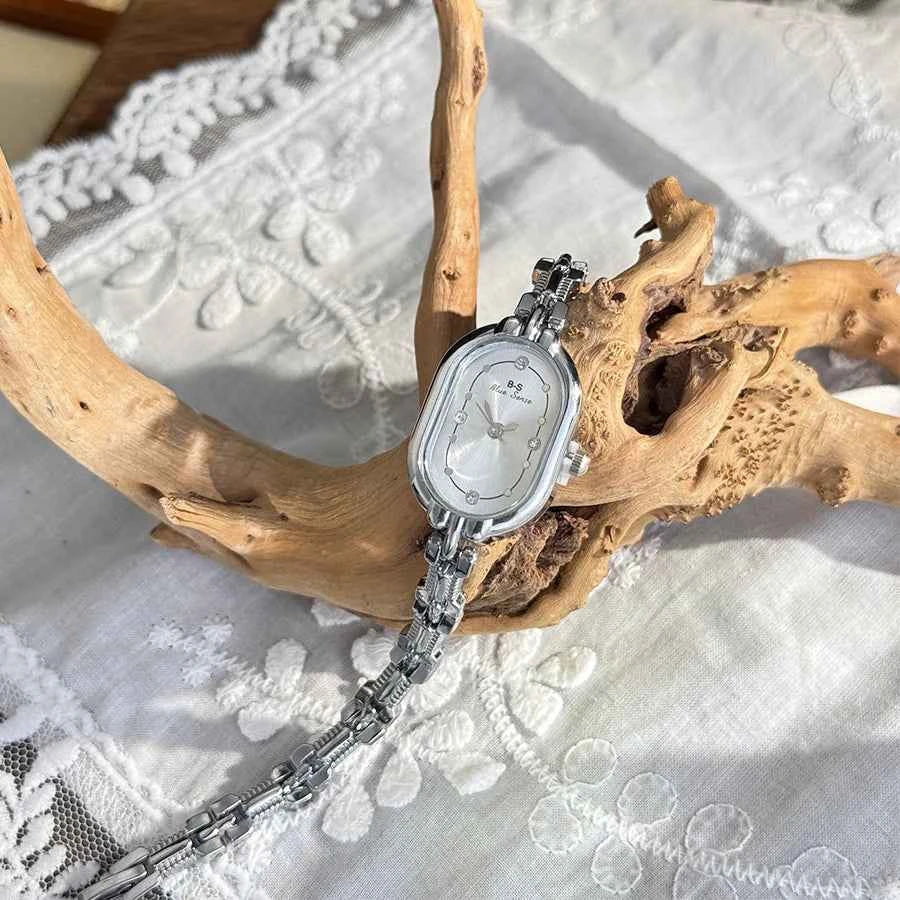 Ladies Vintage Luxury Quartz Watch