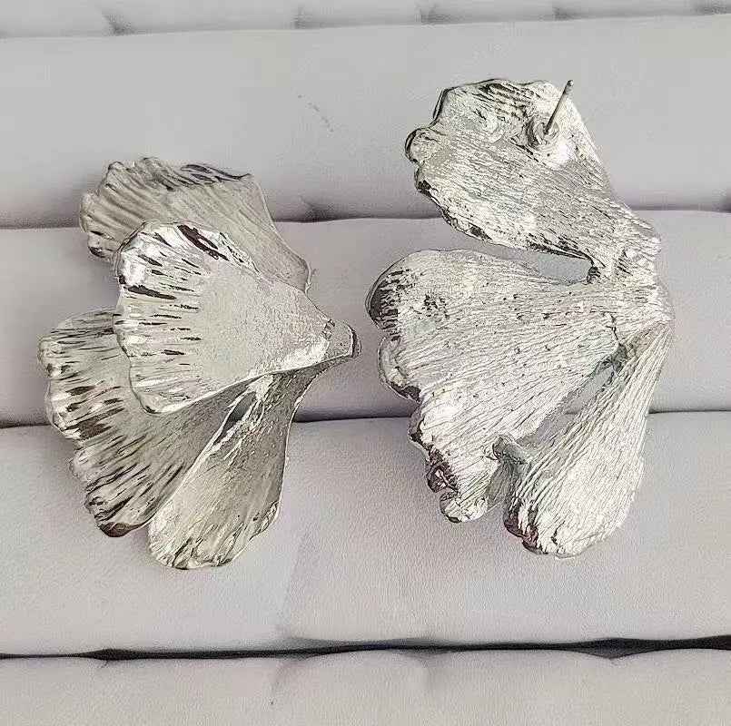 Metal Flower Earrings For Women - Norellé