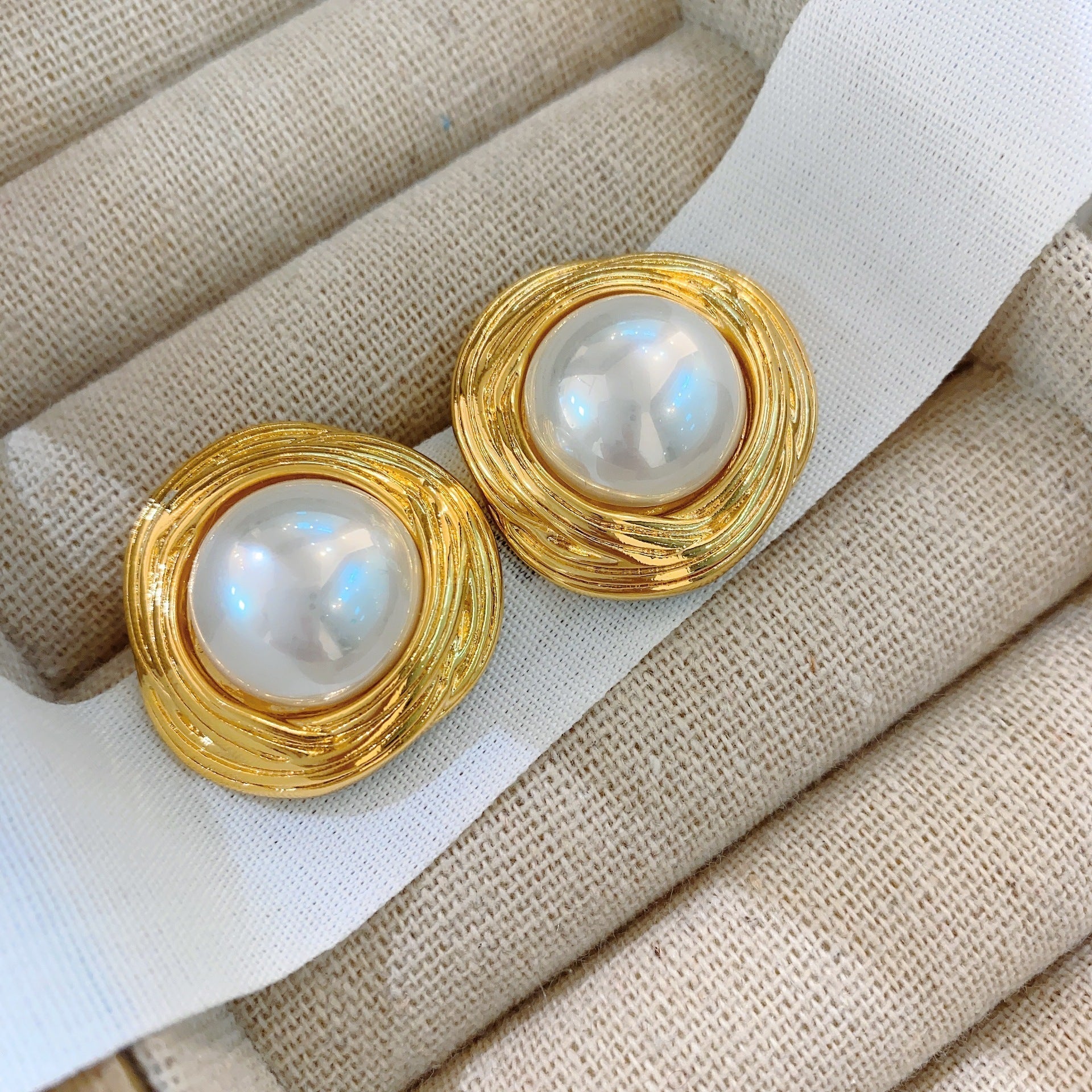 Mid-ancient French Irregular Texture Pearl Earrings - electronic accessories