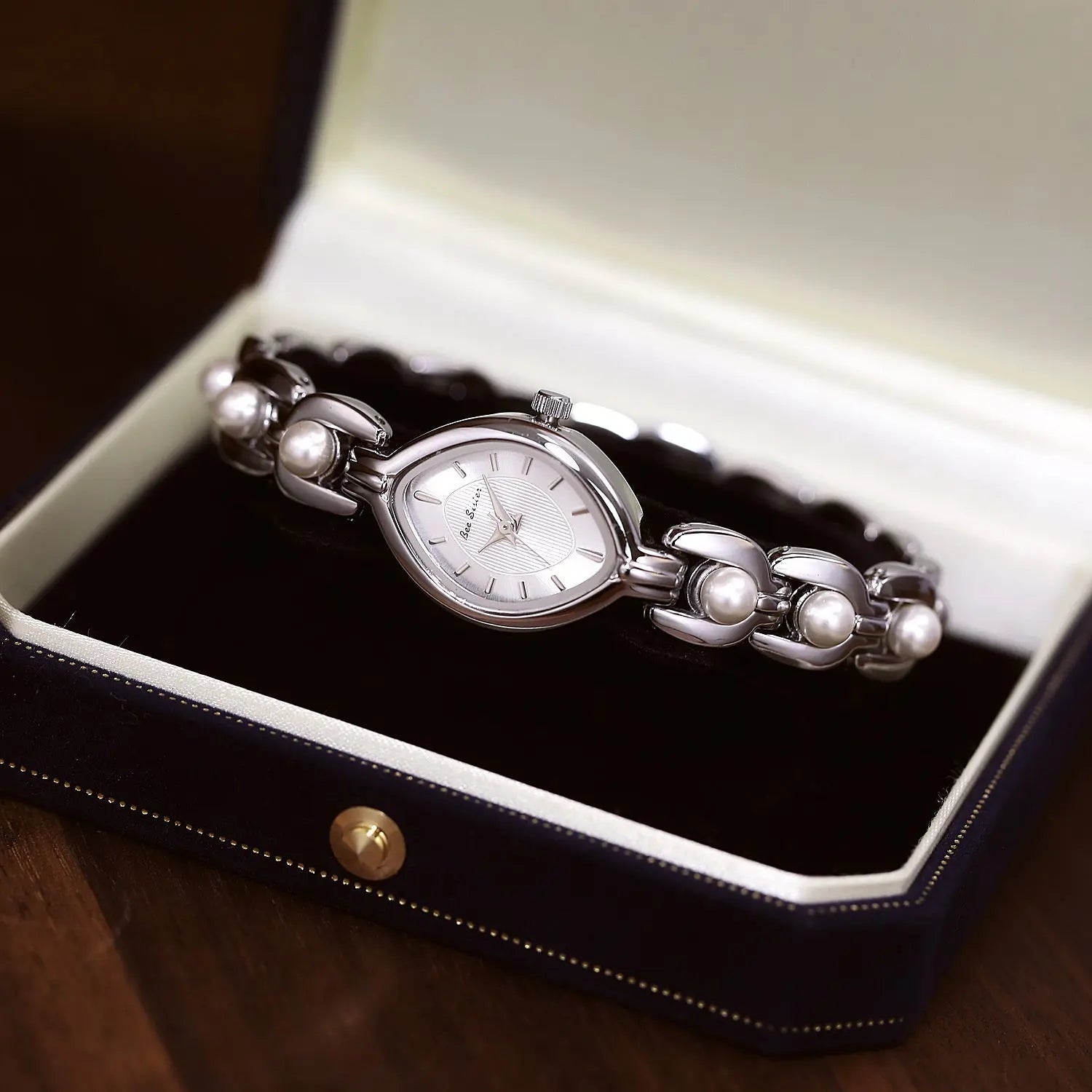 Mid-ancient Light Luxury Imitation Pearl Elegant Women’s Watch - electronic accessories