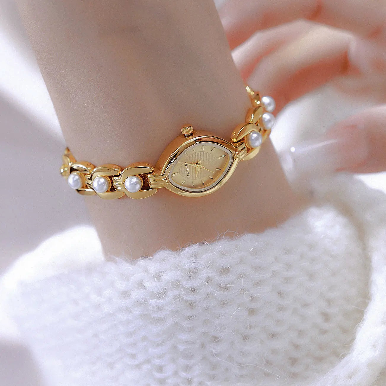 Mid-ancient Light Luxury Imitation Pearl Elegant Women’s Watch - electronic accessories