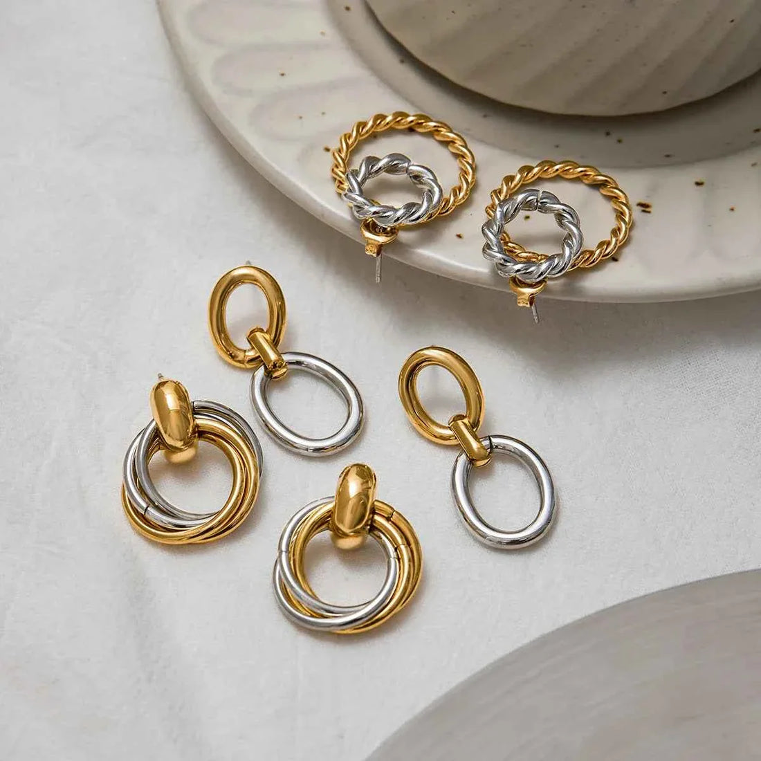 Minimalist Bicolor Oval Hollow out Connection Earrings