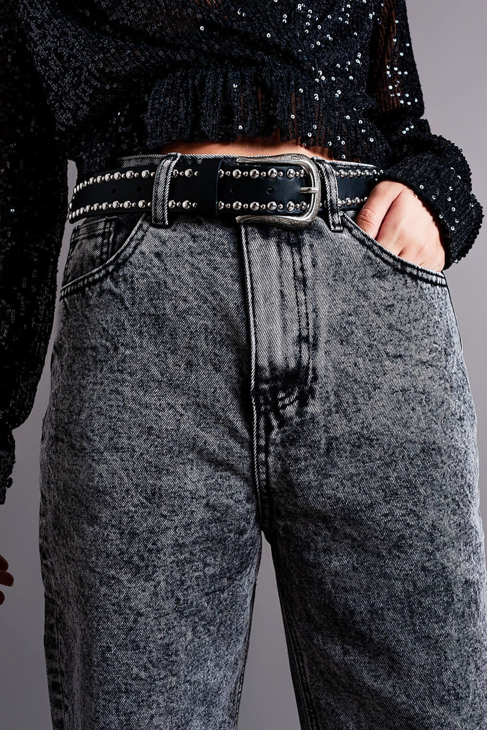 Mom Jeans With High Waist in Black - Norellé