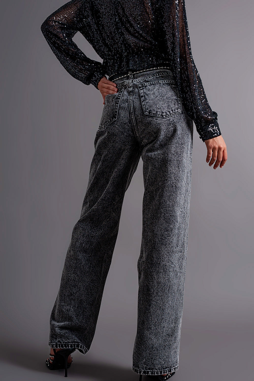 Mom Jeans With High Waist in Black - Norellé