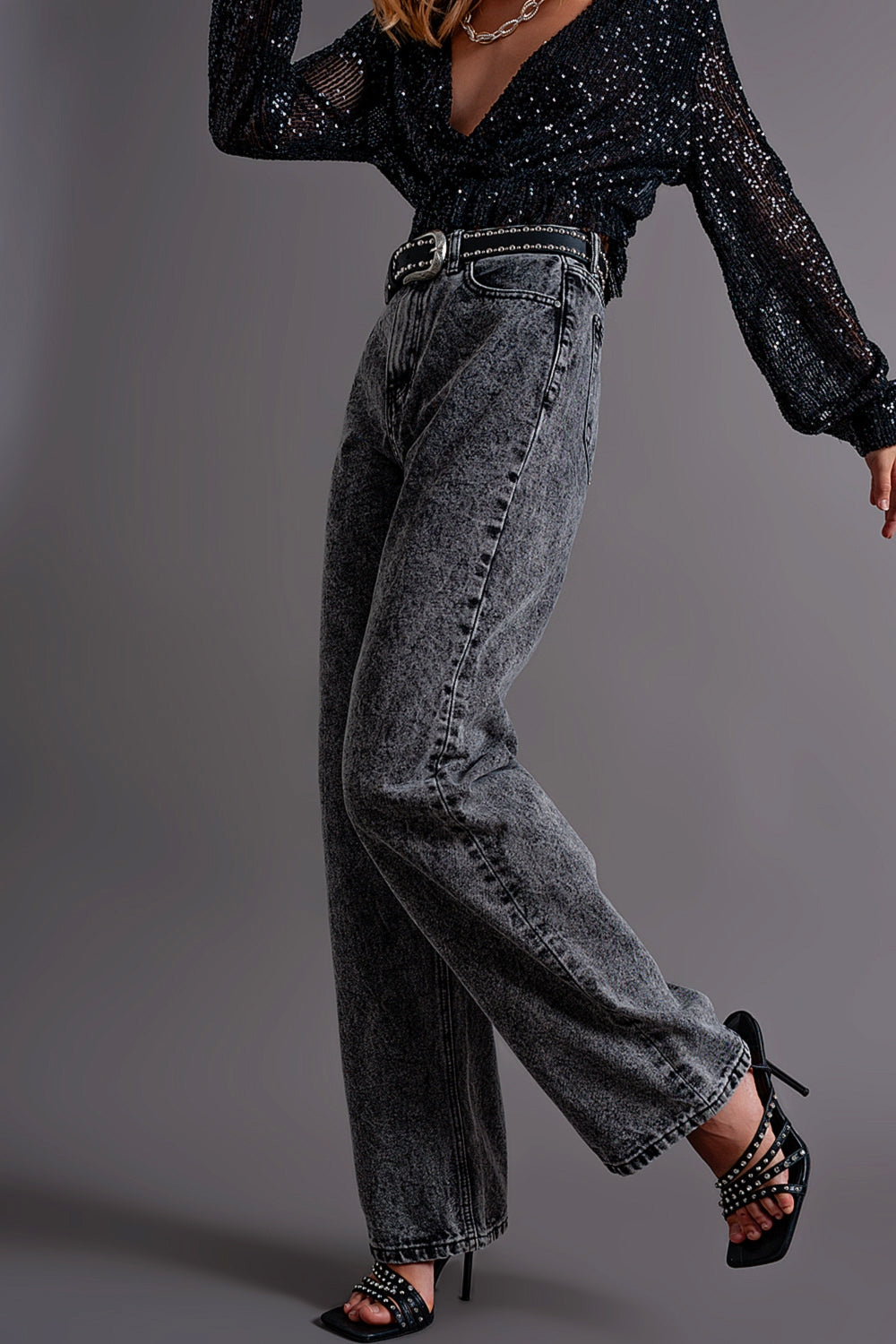 Mom Jeans With High Waist in Black - Norellé
