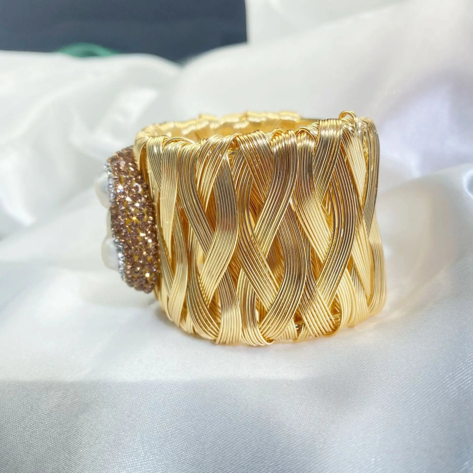 Natural Light Design Luxury Baroque Bracelet - Gold / Free Size - electronic accessories