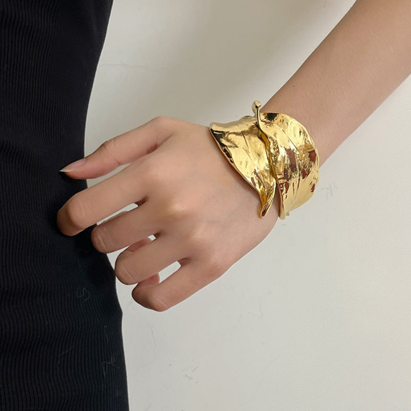 Niche Design Thorns Winding Metal Leaf Shape Open-ended Bracelet - Gold - electronic accessories